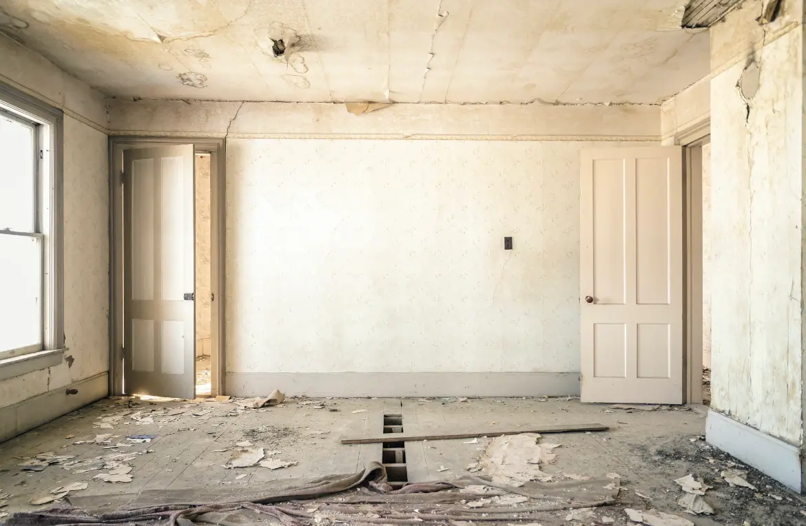 Waste disposal crew managing a cleanout project in Corydon